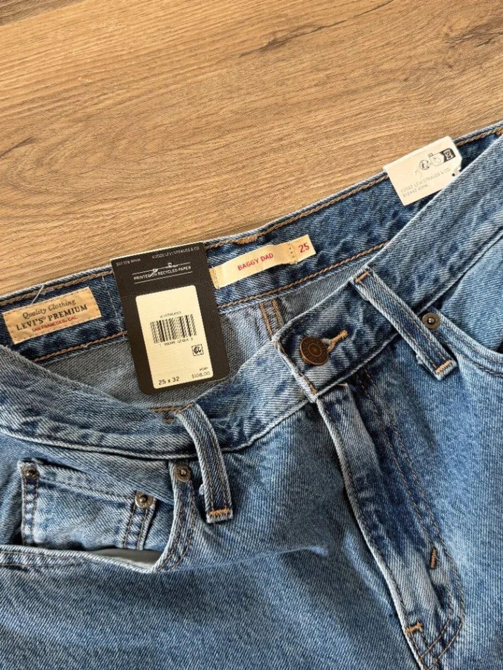 Levi's Women's Baggy Dad Jeans NWT size 25 - Picture 6 of 6